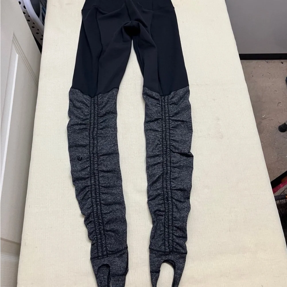 RARE Lululemon size 4 Wunder Under Herringbone Stirrup Legging